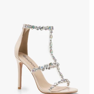 Boohoo!💜💜 - Stl 39/40! Passar jätte bra för dig som har stl 39! Aldrig använda, beställt via hemsidan. Flera bilder = dm