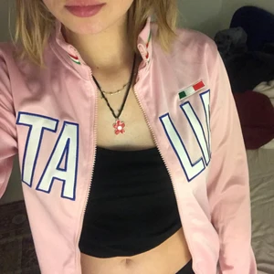 Zip tröja - Snygg rosa zip ”fleece” i sportigt material, kommer aldrig till användning. Frakt 59👄👄