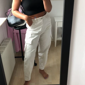 Byxor - Otroligt snygga och sjuktbekväma cargopants från Zara! Sjukt fräscha och riktigt balla!