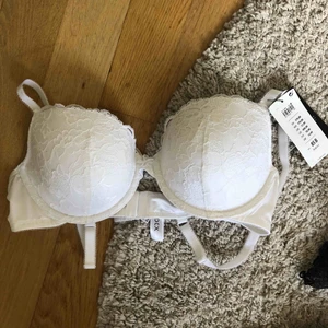  - Oanvänd BH ifrån Lindex. Kan mötas upp i Örebro eller Eskilstuna eller frakta, köpare står för frakt. 
