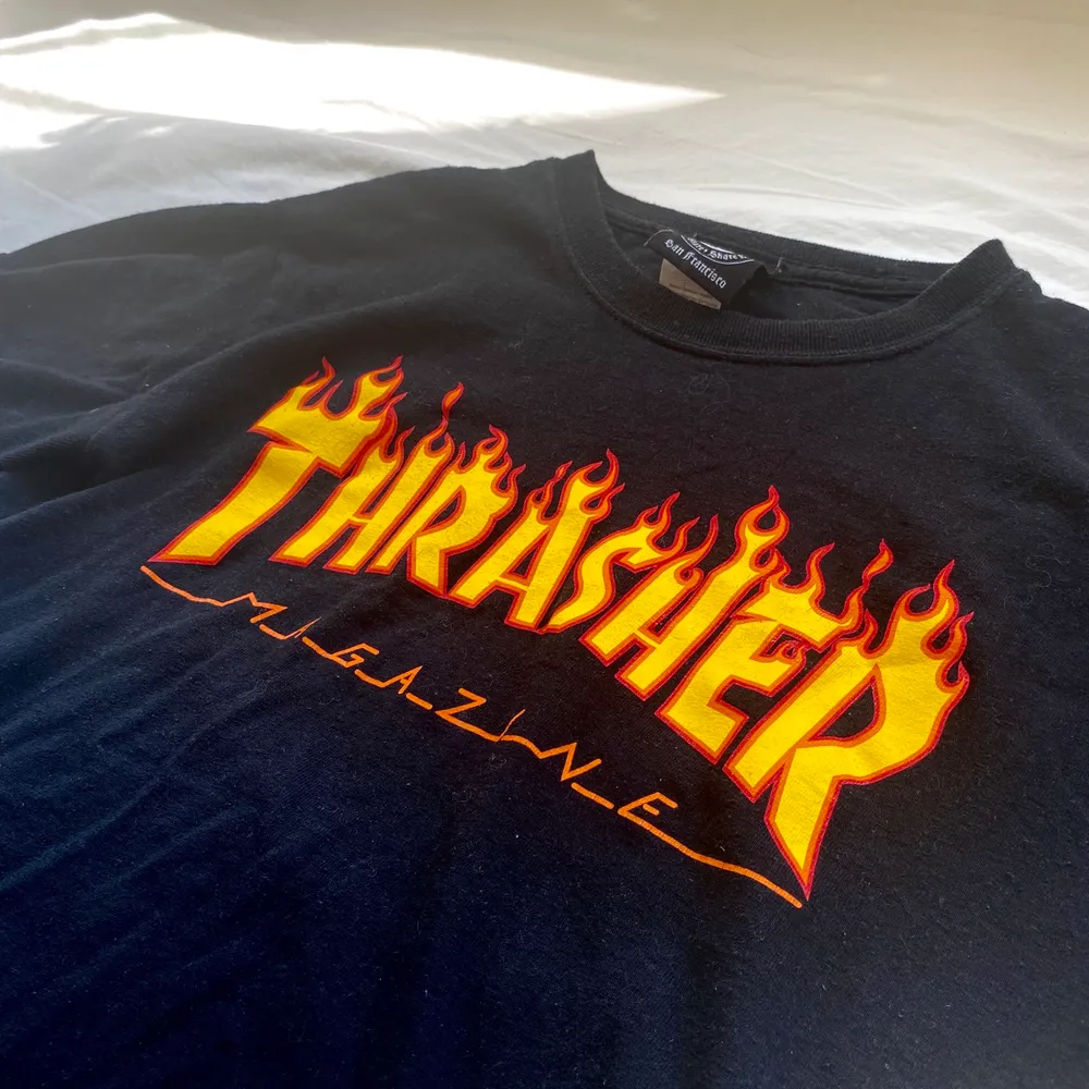 Den klassiska tröjan från thrasher (såklart äkta), lägger upp igen pga oseriös köpare. Frakt 44kr, möts även upp i sthlm🧡. T-shirts.