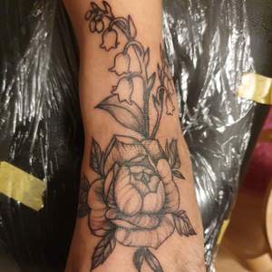 Nybörjare tatueringstjänst i Farsta C. Kolla gärna min instagram @flaca.flaca.tattoo2019 för fler bilder ❤🧡💛💚💙💜