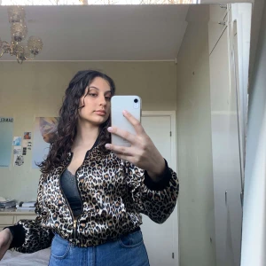 Leo bomber  - Använd men i fint skick. 