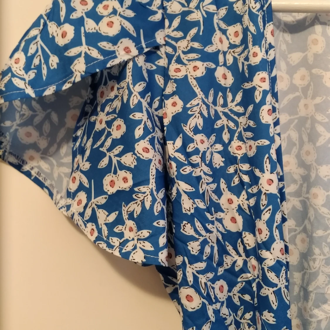 Blommig, oanvänd klänning - 91