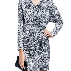  - Supersnygg klänning från Filippa K! Helt ny, endast använd en gång! Toppskick. Säljes då den inte kommer till användning. Nypris: 2400:-