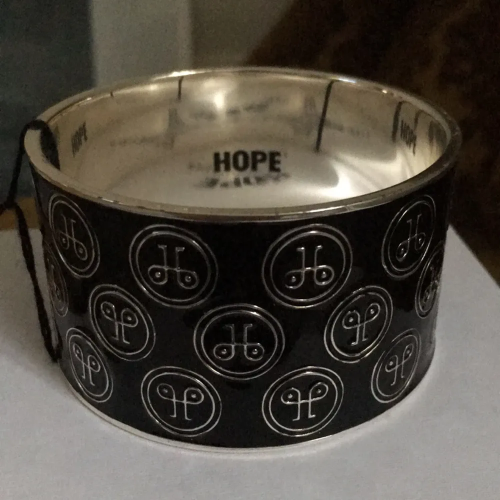 Brand new bracelet from Hope Stockholm/Sweden in 100% metal brass. Still in box and with tags. New price 1500kr/180EUR. The size says 00 on the tag, I would say it's a XS/S. . Accessoarer.