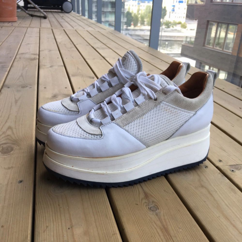 Naomi sneakers från Ganni ! Sparsamt | Plick Second Hand