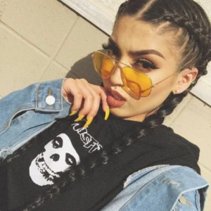  -   Trendiga Pilotglasögon med gult glas. Helt nya aldrig använda, möts i Stockholm 💛 