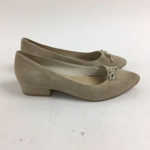  - Vagabond, Pumps,  Strl: 40,  Färg: Beige,  Material: Mocka,  Skick: Normalt,  Klackhöjd i cm: 3 