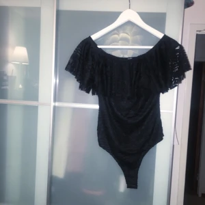  - Off shoulder body Helt oanvänd