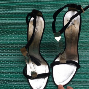  - Zanotti skor storlek 38- perfekt skick kostade en förmögenhet passa på! 