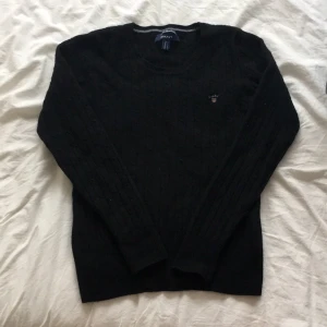  - Snygg svart kofta, blivit liten i tvätten. Från en L till XS/S. 🤦🏽‍♀️