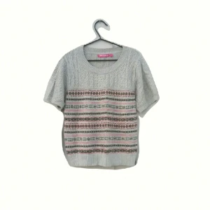  - Ullblandning, snygg och mysig topp, perfekt för svala sommarkvällar 🌸🐑