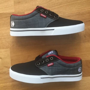  - Veganska Skateskor av Etnies  Storlek EU 37