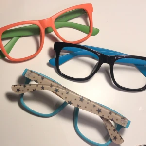 Glasögon - Fina glasögon utan glas med stjärnor glasögonbågar. 20kr ett par + Frakt 11