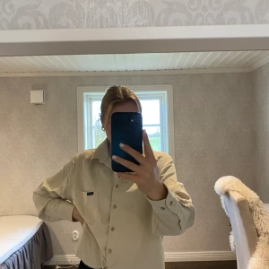 Beige skjorta - Nyskick!