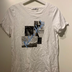 T-shirt - NA-KD - s - T-shirt från NAKD, storlek s. Använd en gång. 90kr+ frakt. 