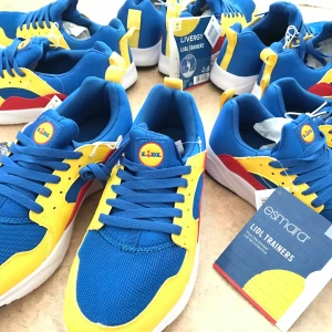 Lidl sneakers - Lidl sneakers, limited edition, slutsålda över hela Sverige. Finns endast i storlekar: 37, 40, 42. Gratis frakt. Ett par strumpor ingår vid köpet av skorna. Bud från 500kr