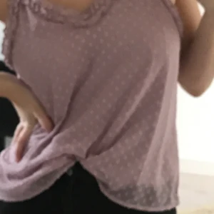 Supersöt sommar topp från bikbok - Enormt fin topp från Bikbok. En av mina favoriter men behöver pengar :/🦋 