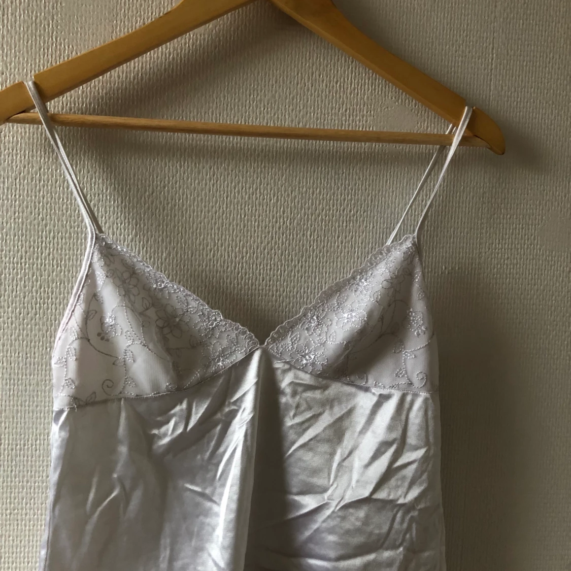 Spets-linne i satintyg  - 90