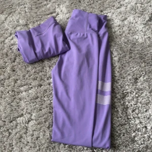 Stronger - Stronger sett som är för litet för mig i storlek xs men i ganska bra skick