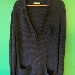 Blå kofta från Mango - Blå kofta i akryl- och bomullsblandning