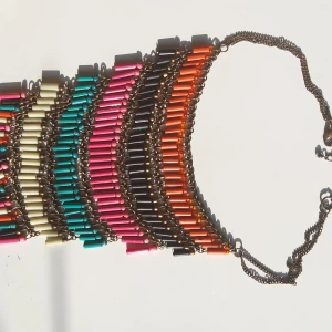 Halsband - En vackert halsband som passar alla julglada kvinnor