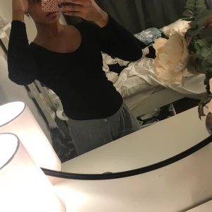 Lager 157 - Denna snygga svarta tröja som jag använt mycket men som inte kommer till användning, suuuuper snygg och bekväm🐼🐼frakt ingår ej!!!!!!