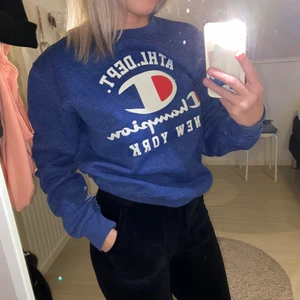 Champion tröja  - Säljer denna Champion tröja som är i väldigt bra skick då den inte använts alls mycket, kan skickas mot fraktkostnad‼️ storlek S