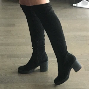 Overknee skor 38 - Sköna skor med bred klack, enkla att gå i