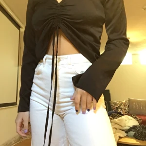 Bik bok - Supersöt topp från bikbok som tyvärr inte passar mig, säljes därför. Justerbar 🦋