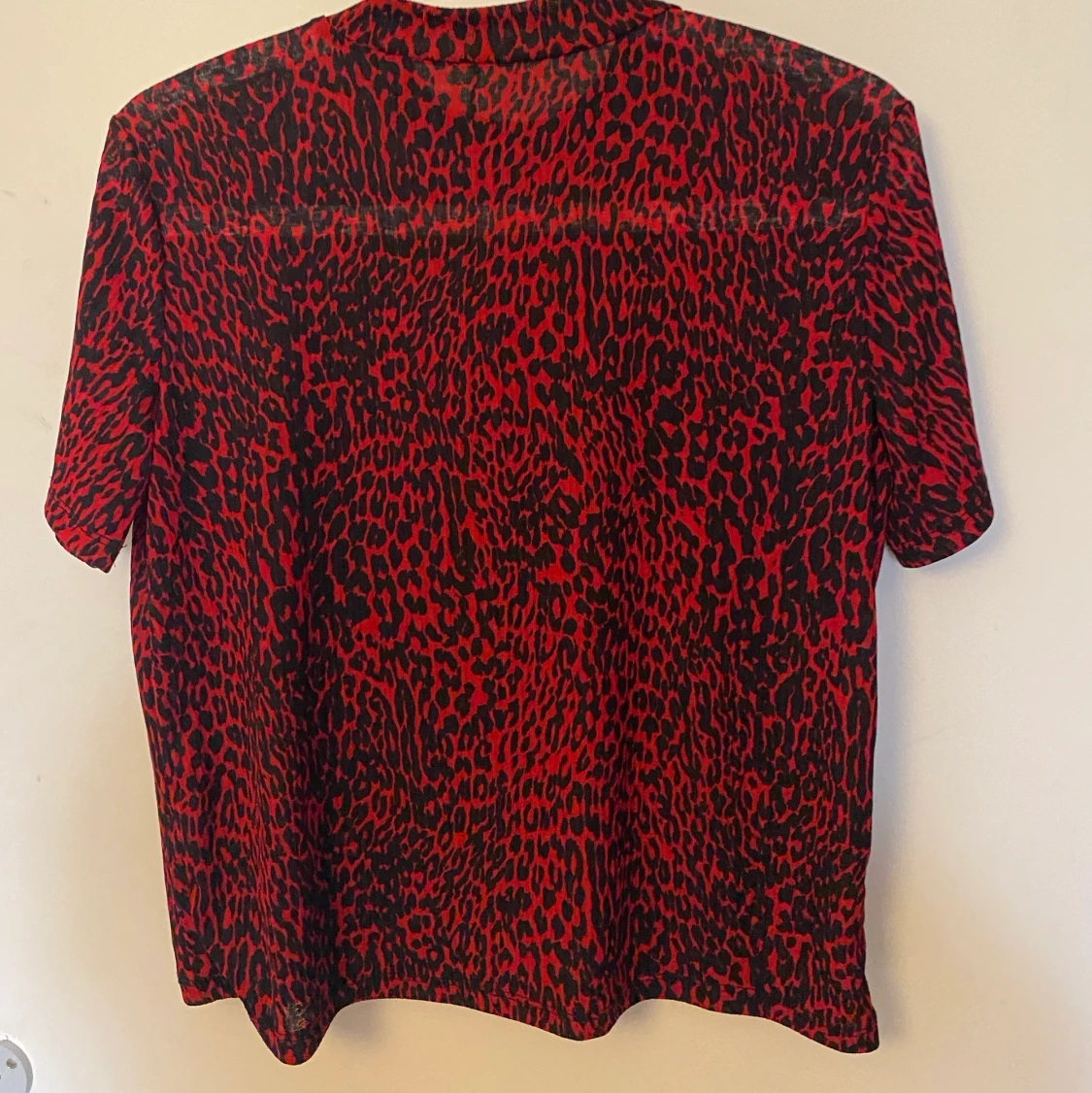 Svart röd T-shirt topp  - 90