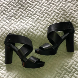 WHY RED klackar - Storlek 36! Aldrig använda, nypris 2500kr 