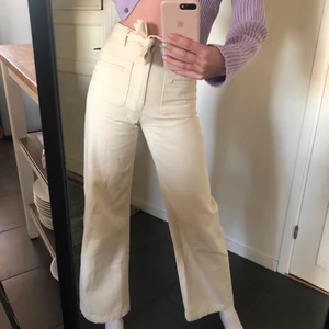 Pants - Säljer mina ascoola jeans som jag tyvärr tycker är lite för korta på mig som är 1.78! Dessa är enbart använda ca 2 ggr och är därför i ett superfint skick! Nypriset låg på va 500-600kr! Jeansen är i strl 34 och passar mig som vanligtvis har strl 34-36💖💖💖