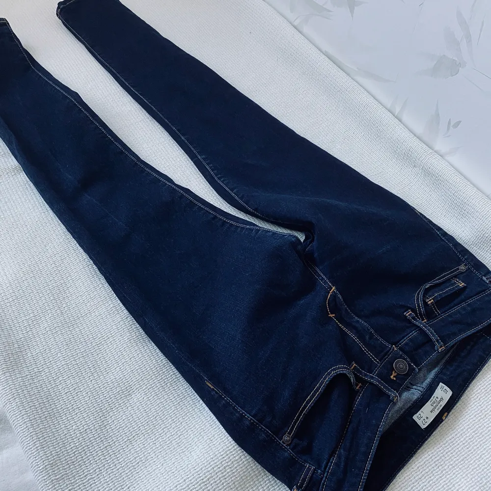 Använda fåtal gånger, nyskick. Snygg genomblå klassisk färg storlek 4s - W27 L29. Skinny jeans. Jeans & Byxor.