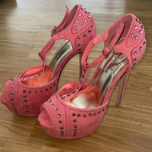 Klackskor  - Klackskor i storlek 37