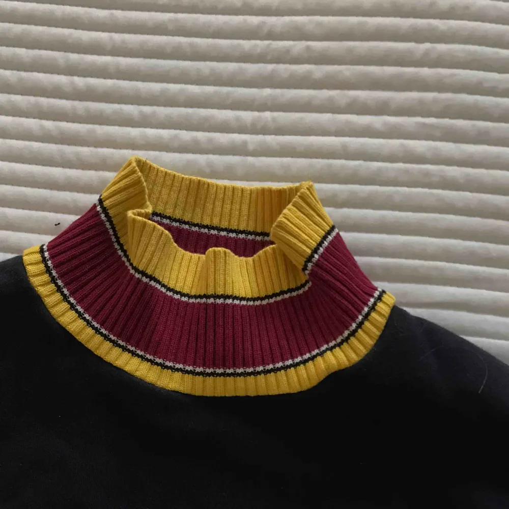Säljer denna coola lite vintage tröjan då den inte kommer till användning. Fraktar eller möts upp i Stockholm! . Hoodies.