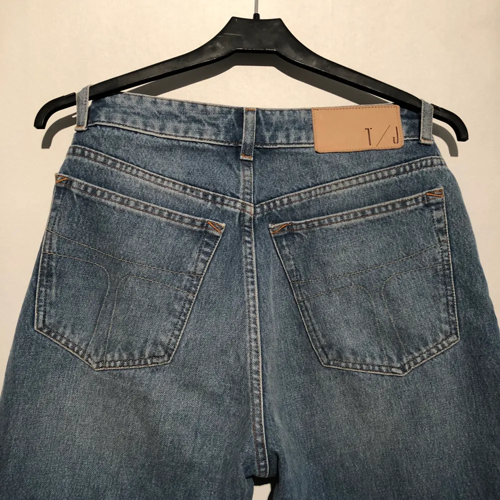 Tiger Of Sweden jeans, storlek 28/30 😇 jättefina men används inte! Säljes för 300 kr + frakt 💘. Jeans & Byxor.