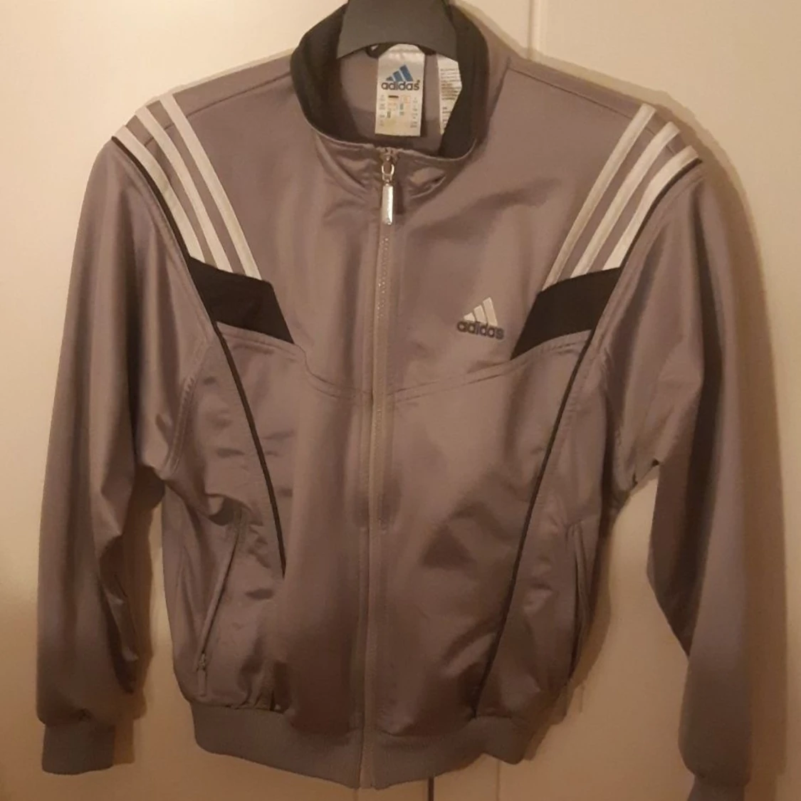 Adidas-tröja
