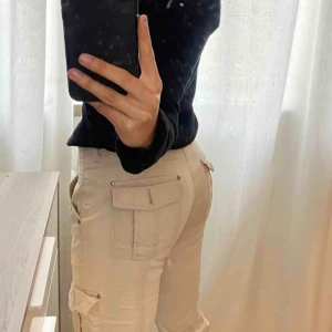 Brooker byxor - Ett par cropped capri pants ifrån Brooker