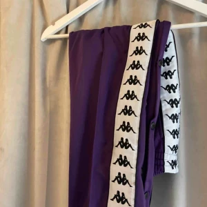  - Pris kan diskuteras! Lila kappa byxor!