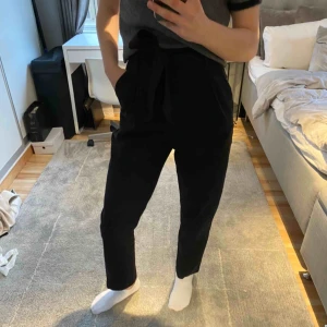  - Ett par fina byxor som jag bara har använt 1 gång 🥰 Byxorna är i bra skick som kommer ifrån H&M  och är i storlek 36 💕