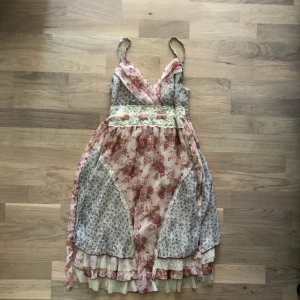  - Fin klänning som jag typ aldrig använt. Köpt secondhand/vintage i frankrike.