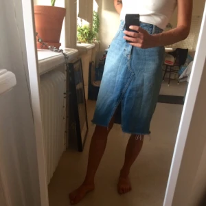  - Snygg jeanskjol använd endast två gånger! ✨✨ Avhämtning i Malmö eller så betalar köparen frakt. 