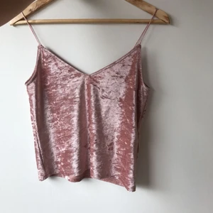  - Söt topp inköpt på HM, aldrig använt det, enbart haft det på för att ta bilden till försäljning! 