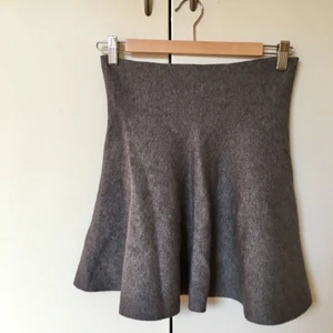  - Kjol från Zara. Stretch material och super smickrande på!💫