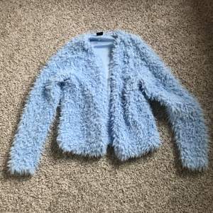 Fin blå fluffig kofta/ tunn jacka från Gina Tricot ✨ Storlek S! 