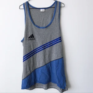  - Strl L, ganska lång i passformen. Tar swish. Kan skickas, mottagaren står för frakt. 🌸