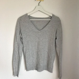  - Riktigt fin tröja från lager 157! Glömde bort att jag hade den och hittade den bak i garderoben😃 passar även XS:) frakten kostar 27kr!👍🏼