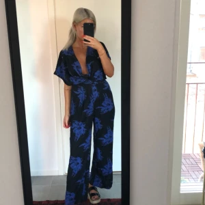  - Jumpsuit från HM Trend som aldrig kommit till användning. 
